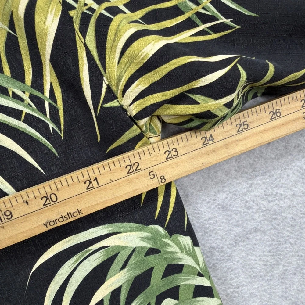 Tommy Bahama Shirt Mens Medium Black Floral‎ Hawaiian Aloha Beach Camp Loop Y2K - Picture 7 of 7